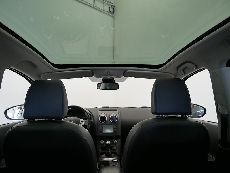 Nissan Qashqai - fotka 22 z 24