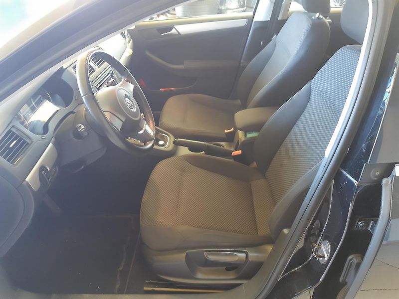 Volkswagen Jetta 1.2 TSI DigiKlima 33000km!! - fotka 8 z 22