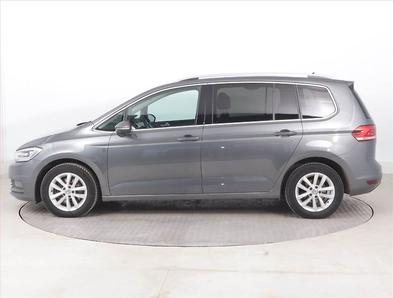 Volkswagen Touran (2019) Highline 1.5 TSI - fotka 3 z 21