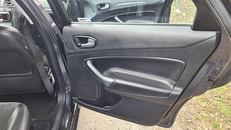 Ford Mondeo (2010) 2.0 /103kW - fotka 7 z 23