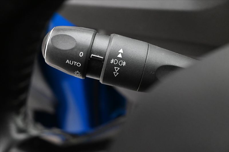 Peugeot 308 1,5 BlueHDI 96 kW Allure Záruk - fotka 27 z 31