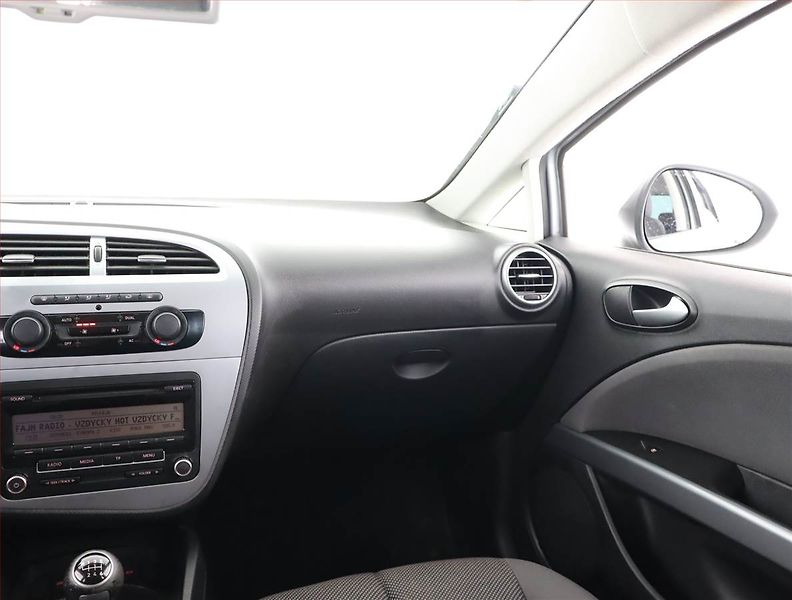 Seat Leon (2010) 1.4 TSI, nová STK, servisované - fotka 8 z 19