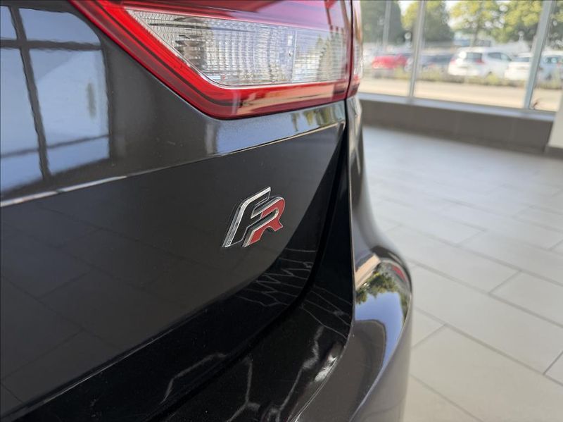 Seat Leon 2,0 TDi, FR-Line, DSG, Navi - fotka 33 z 34