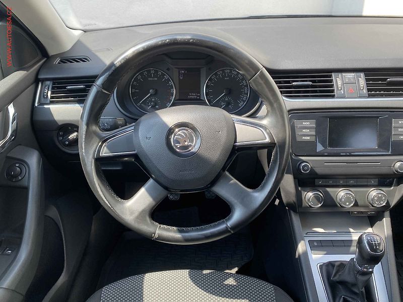 Škoda Octavia (2015) 1.6 TDI, ČR, AC, temp - fotka 11 z 16