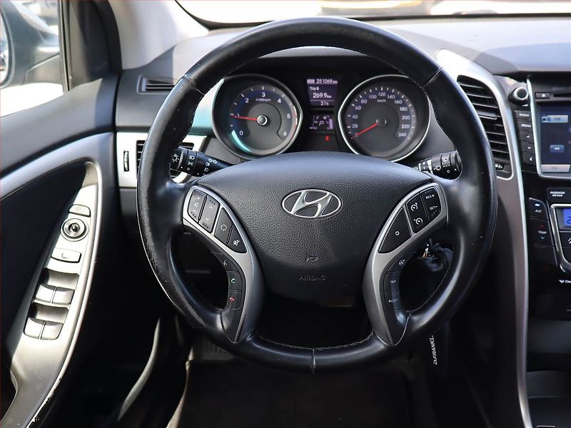 Hyundai i30 (2016) 1.6 CRDi, Automat, Navi - fotka 19 z 19