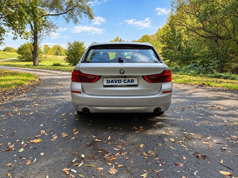 BMW Řada 5 2,0 530i xDrive Luxury Line - fotka 6 z 40