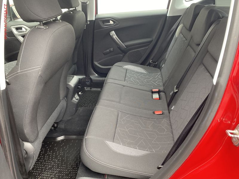 Peugeot 2008 (2018) 1.6 HDi, 2.maj,ČR, GT Line - fotka 10 z 17