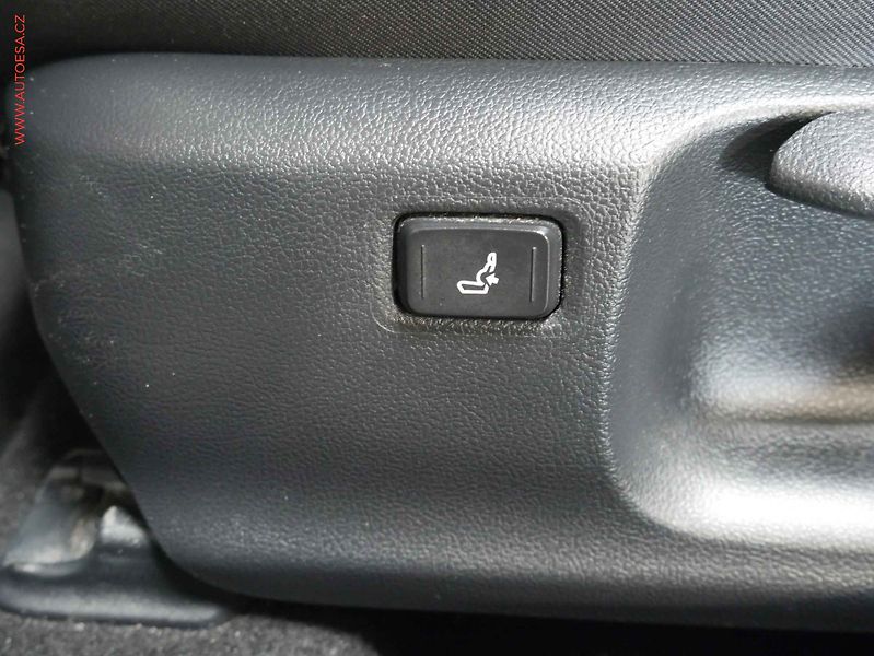 Toyota Corolla (2021) 1.6i, ČR, servis.kniha, LED - fotka 18 z 20