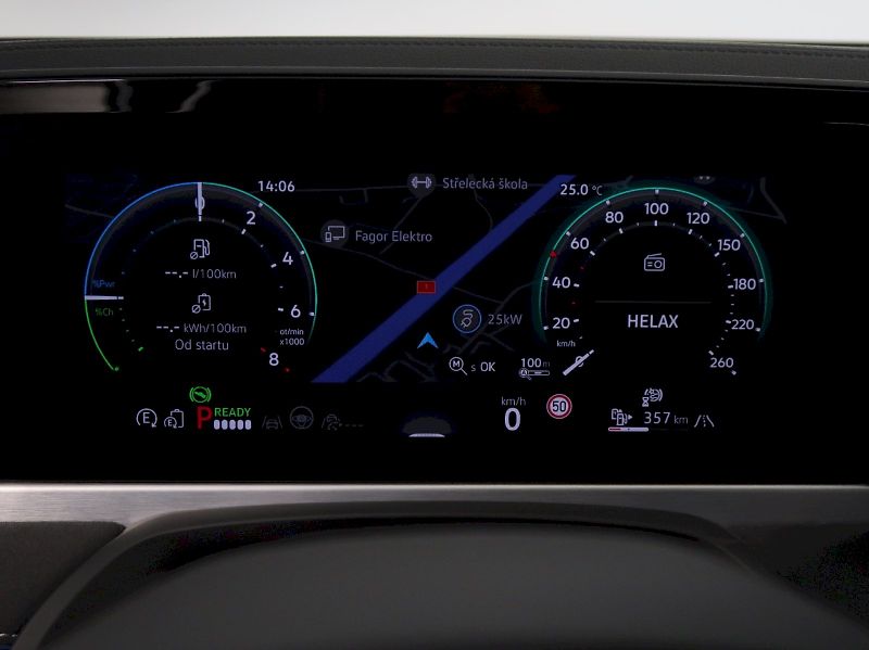 Volkswagen Passat (2024) R-LINE 1.5TSI 200KW eHYBRID WE - fotka 19 z 46