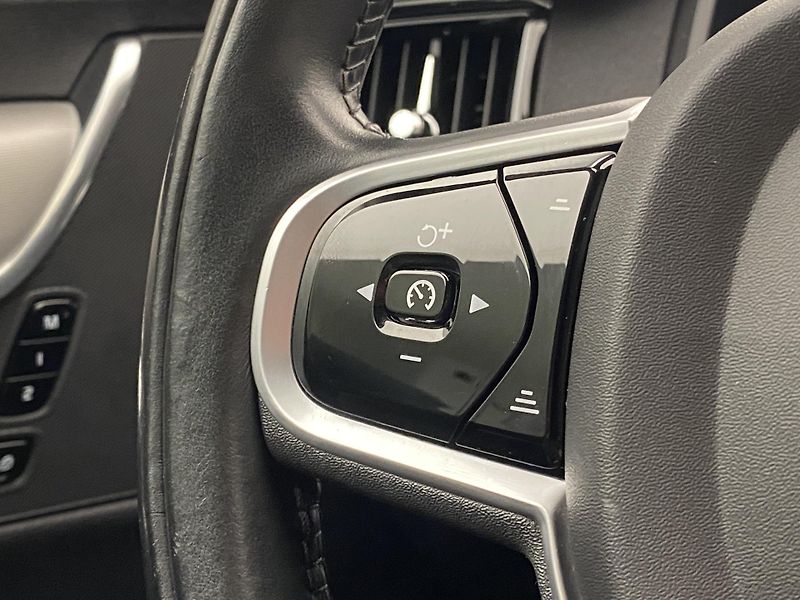 Volvo V90 B4 MOMENTUM AUT REZERVACE - fotka 20 z 48