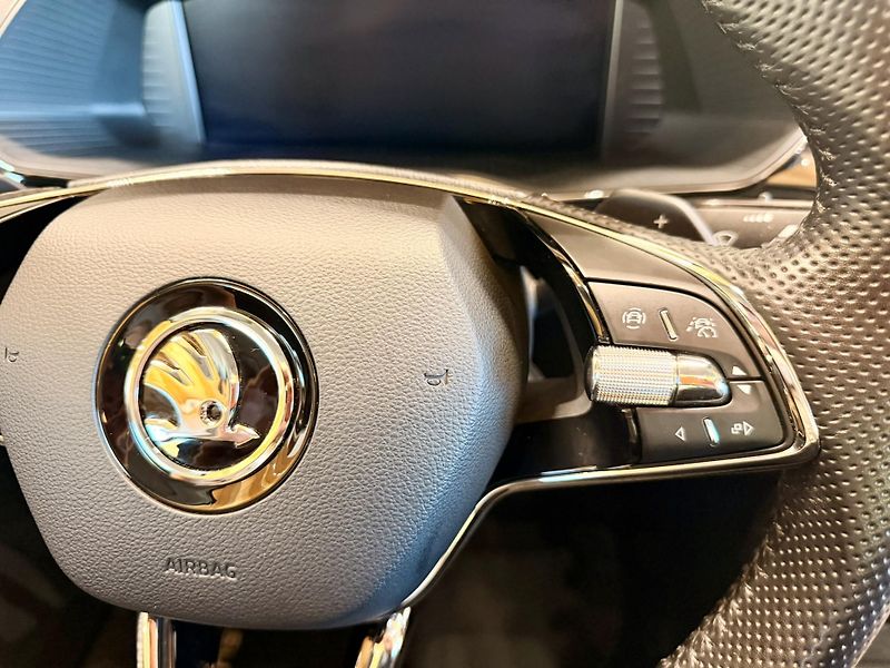 Škoda Superb 2.0 TDi 140 Kw DSG L&K - fotka 22 z 38