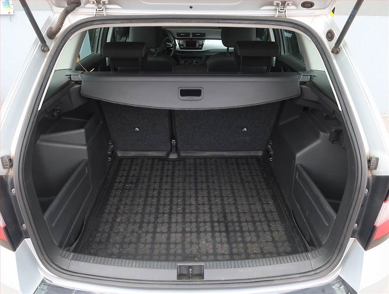 Škoda Fabia (2015) 1.2 TSI, Tempomat - fotka 13 z 17