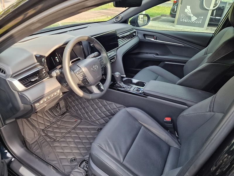 Toyota Camry (2024) 2.5 Hybrid EXECUTIVE - fotka 5 z 23