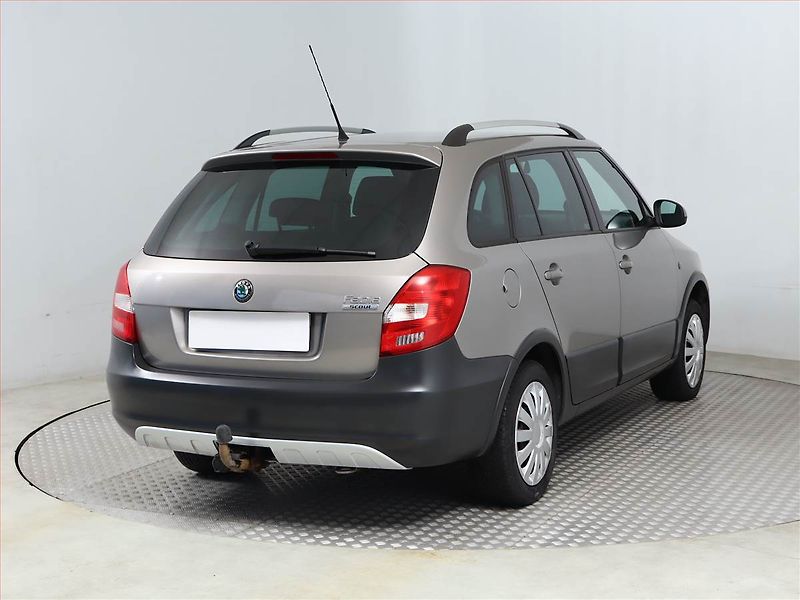 Škoda Fabia (2010) Scout 1.2 TSI, Tempomat - fotka 5 z 14
