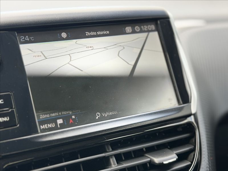 Peugeot 2008 1,2 81kW AUTOMAT,NAVI,NOVÉ ČR - fotka 14 z 32