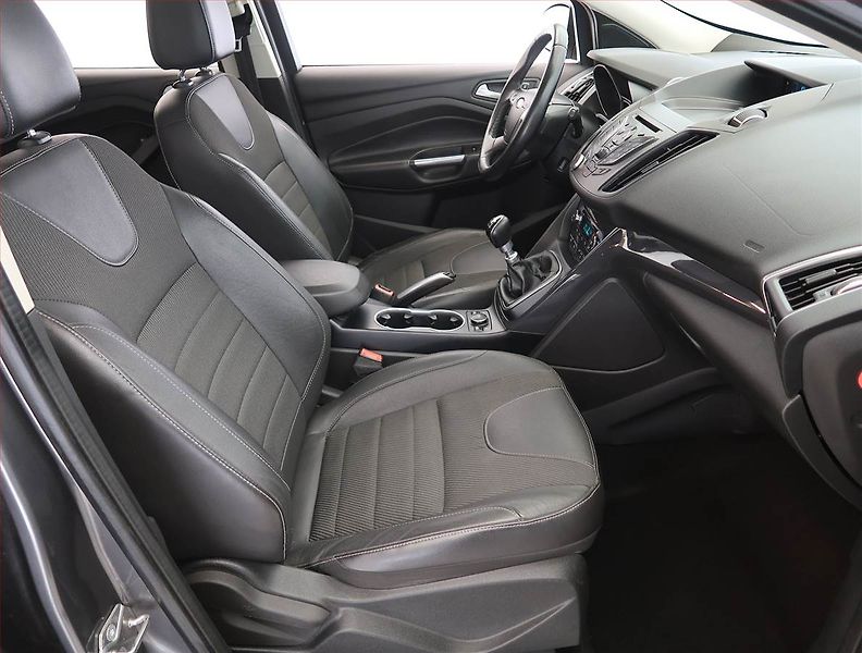 Ford Kuga (2014) 2.0 TDCi, 4X4, Serv.kniha - fotka 9 z 21