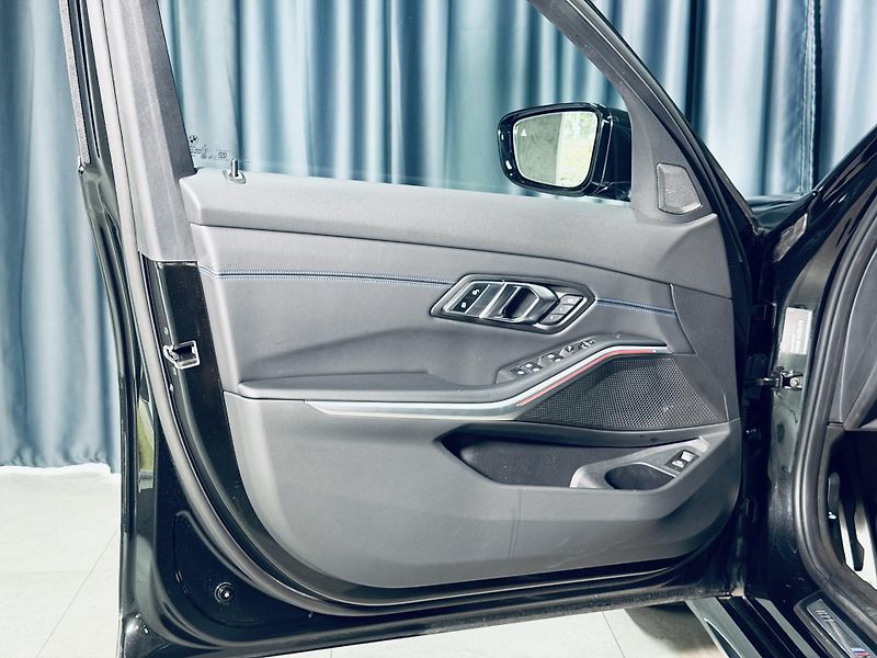 BMW Řada 3 (2023) 330d*xDRIVE*M-PAKET*ZÁR*TAŽNÉ - fotka 13 z 41