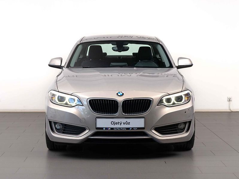BMW Řada 2 220d xDrive - fotka 2 z 20