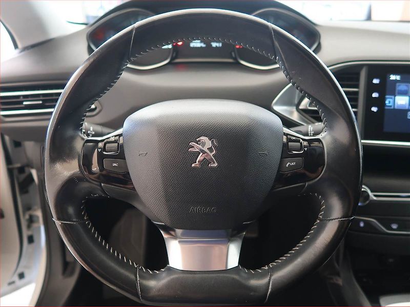 Peugeot 308 (2015) 1.2 e-THP, Tempomat - fotka 15 z 16