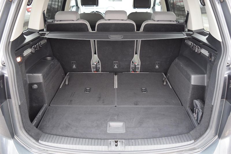 Volkswagen Touran (2017) 1.4TSI 110kw HIGHLINE 7M TAŽNÉ - fotka 11 z 50