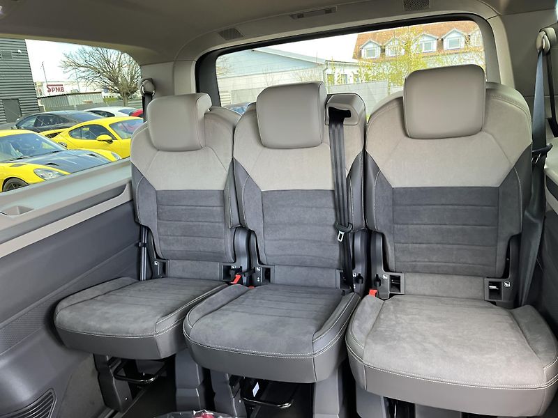Volkswagen Multivan LONG 2.0TDI LIFE 7DSG 110kW - fotka 24 z 27