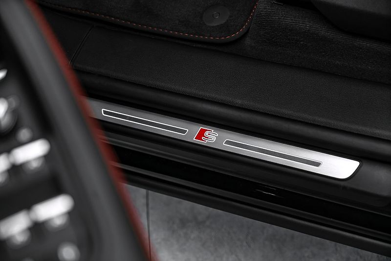Audi Q8 50TDI Sline Vzduch Laser Masáž - fotka 23 z 25