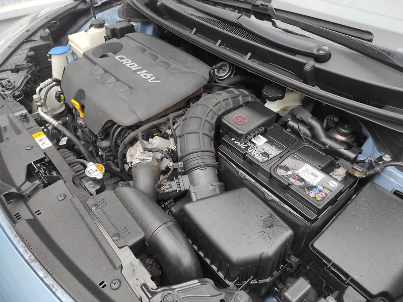 Hyundai i30 1.6 CRDI 94kw Trikolor - fotka 31 z 43