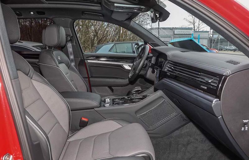 Volkswagen Touareg TDI 210kW R-Line Pano NezT HuD - fotka 6 z 9