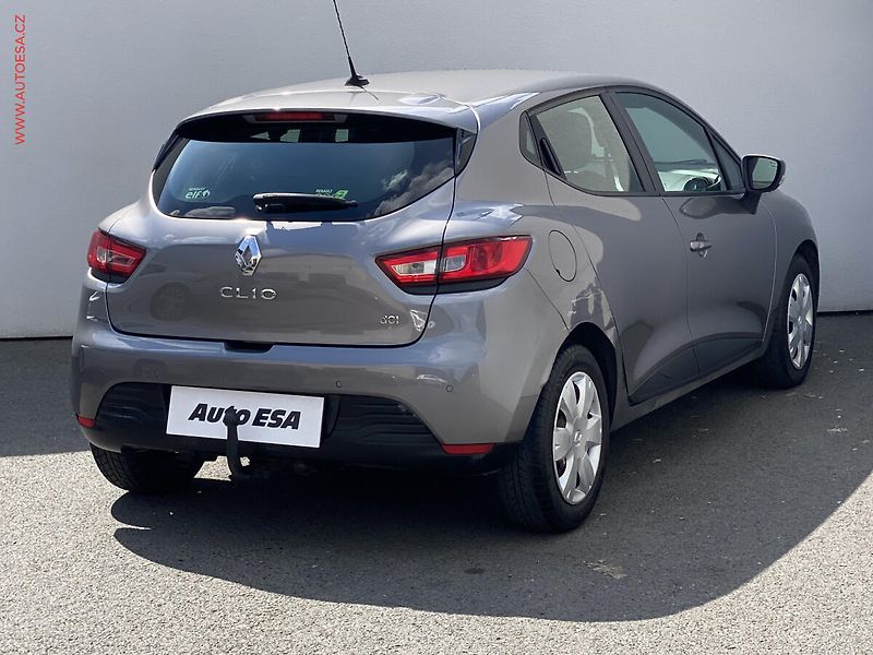 Renault Clio (2013) 1.5 dCi, AC, navi - fotka 4 z 15