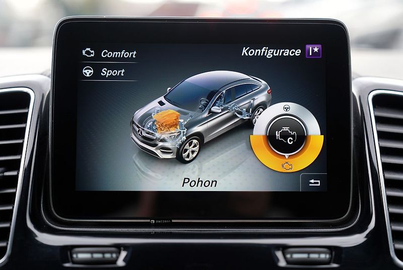Mercedes-Benz GLE 350d 4Matic AMG/260PS - fotka 38 z 45