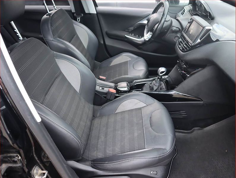 Peugeot 2008 (2019) 1.2 PureTech, Serv.kniha, Navi - fotka 9 z 20