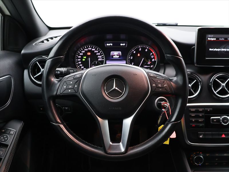 Mercedes-Benz Třídy A 1,6 200 115kW Sport - fotka 19 z 33