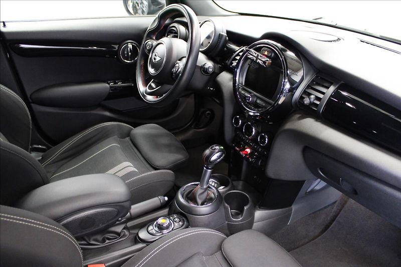 Mini Cooper S 2,0 141 kW JCW 1.majitel - fotka 13 z 31