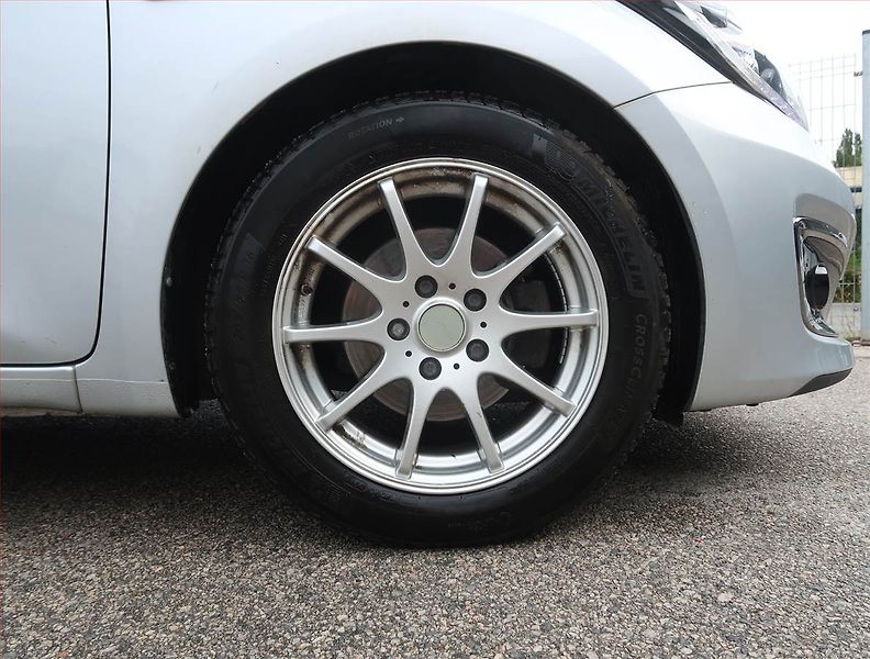 Kia Ceed (2015) 1.4 CVVT, Serv.kniha, Tempomat - fotka 14 z 17
