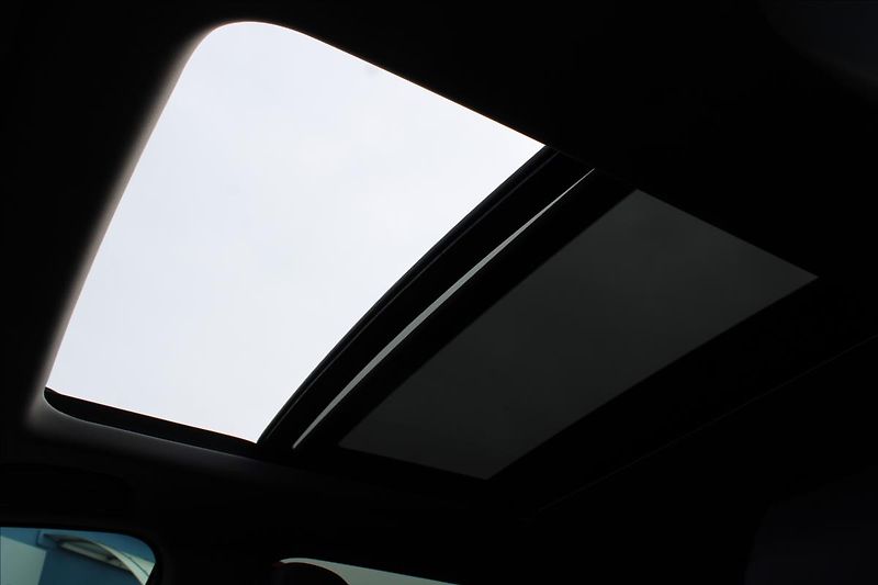 Honda CR-V 2,0 i  1MAJ,EXECUTIVE,4X4,DPH - fotka 32 z 49