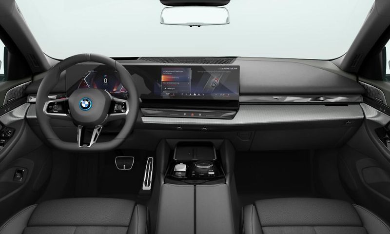 BMW Řada 5 550e xDrive Touring - fotka 3 z 4