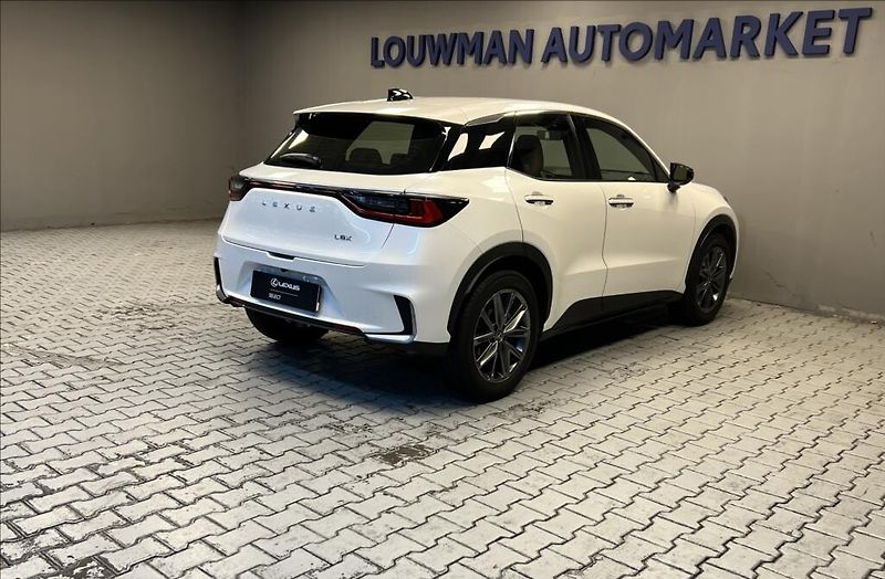 Lexus LBX 1,5 HEV ELEGANT TECH - fotka 2 z 17
