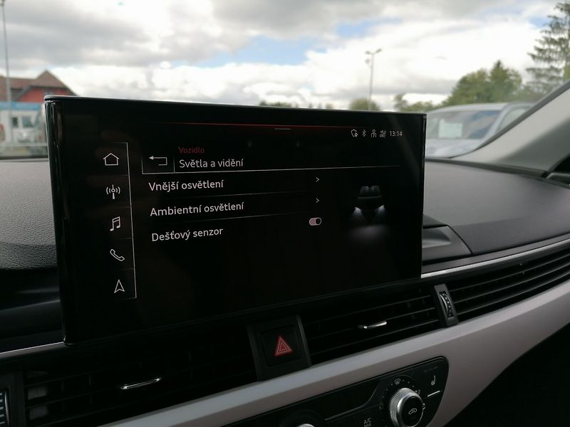 Audi A4 (2022) 2.0 35 TDi 120 kW,Pano,Kůže - fotka 21 z 35