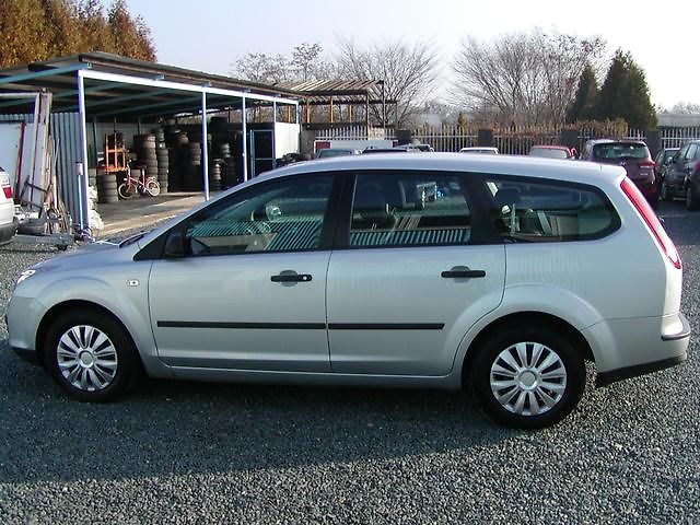 Ford Focus (2006) 1.6TDCi,ESP,EL. SEDAČKY - fotka 8 z 22