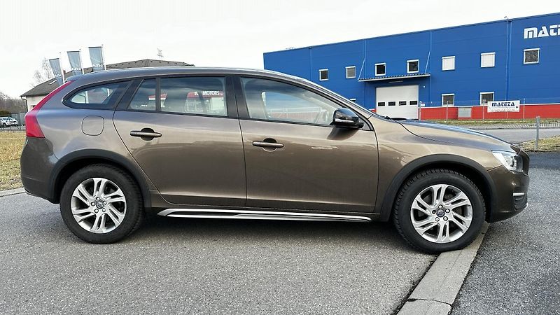 Volvo V60 (2016) D4 CROSSCOUNTRY 140KW AUTOMAT - fotka 5 z 26