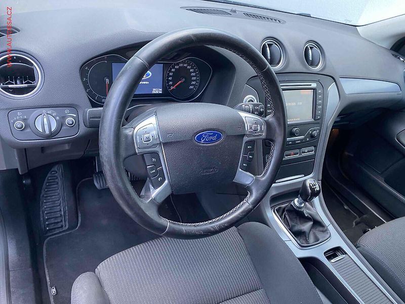 Ford Mondeo (2012) 2.0 TDCi, Titanium, navi - fotka 13 z 19