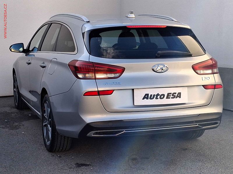 Hyundai i30 (2022) 1.5T-GDi 48V MHEV, ČR, Style - fotka 6 z 20