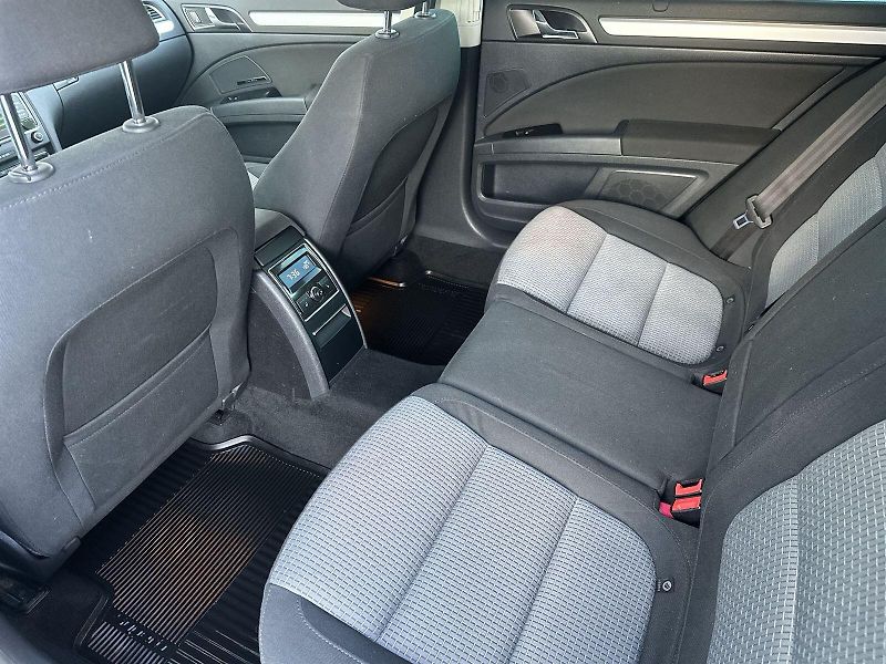 Škoda Superb (2013) Combi 2.0 TDI Ambition - fotka 9 z 33