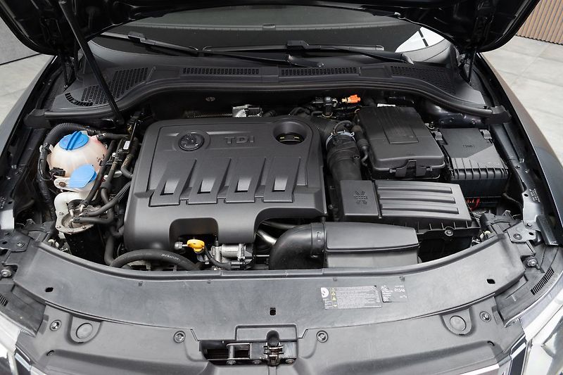 Škoda Superb 2.0 TDI DSG AMBITION BUSINESS - fotka 26 z 32