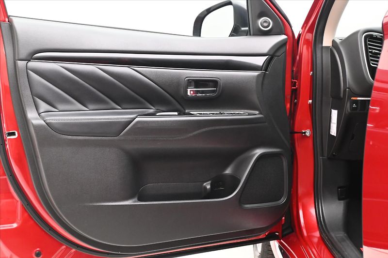 Mitsubishi Outlander 2,4 PHEV Intense+ 4WD Záruka a - fotka 24 z 32