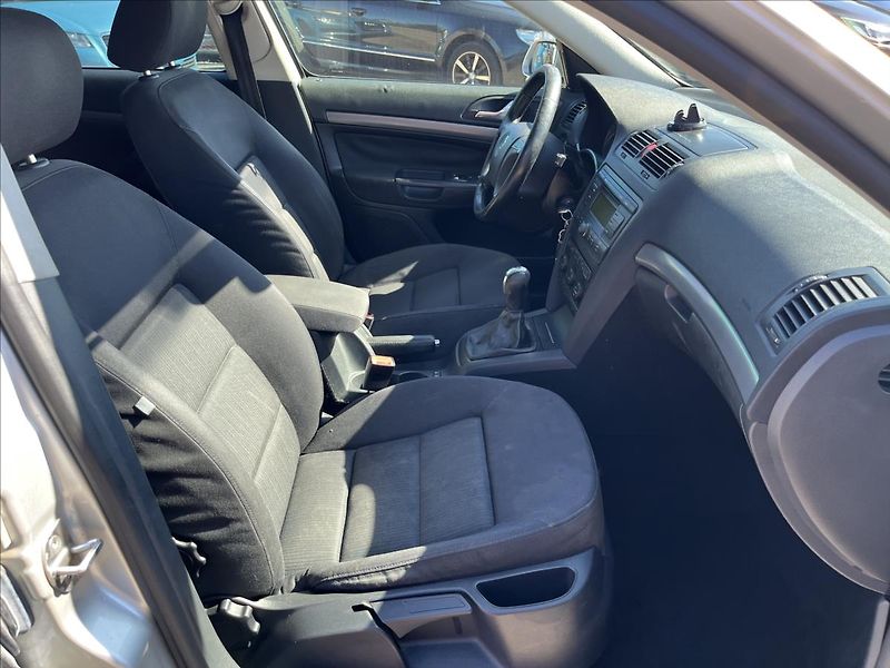 Škoda Octavia 2,0 TDi 103KW TAŽNÉ STK 7/2027 - fotka 11 z 32