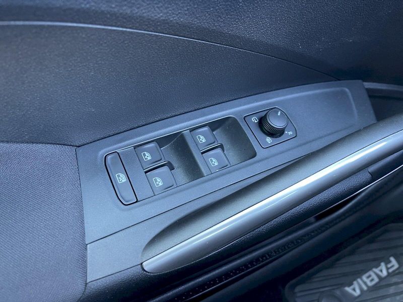 Škoda Fabia (2024) 1.0 TSI 81kW Style Plus - fotka 22 z 32
