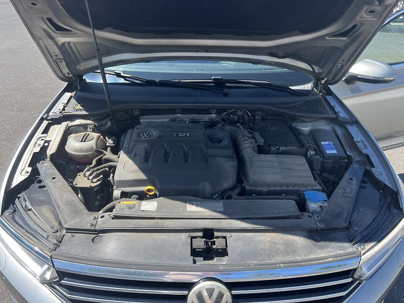 Volkswagen Passat (2014) 2,0TDI, Highline, DSG, STK3/28 - fotka 14 z 15