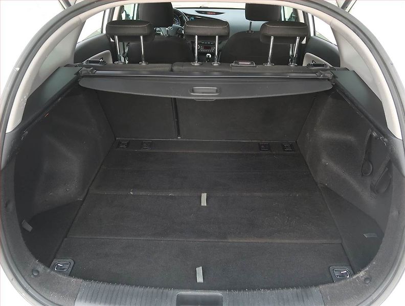 Kia Ceed (2018) Premium 1.6 i, Serv.kniha - fotka 14 z 18
