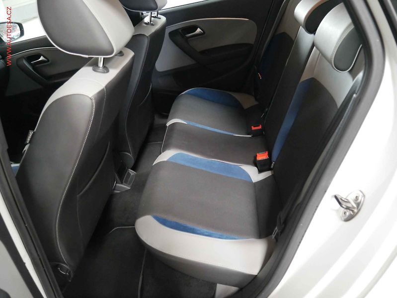 Volkswagen Polo (2016) 1.4i, Navi - fotka 10 z 19